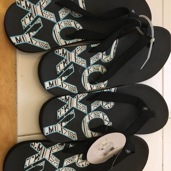 BRAND NEW women roxy black slippers flip flops slides size US 9 & US 10 - Picture 2 of 3